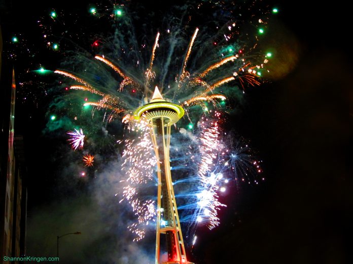 Seattle_New_Years_Eve_Fireworks_2011_(9)
