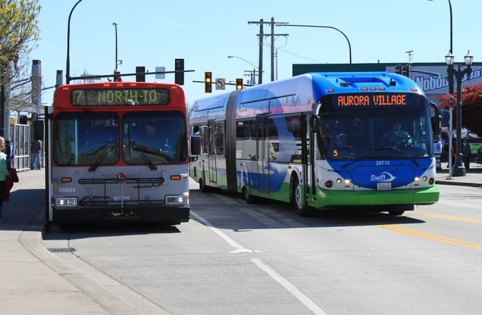 Swift_passing_Everett_Transit_bus_at_Everett_Station
