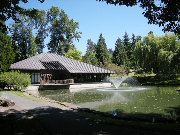 800px-Laurelhurst_Battelle_campus_03A