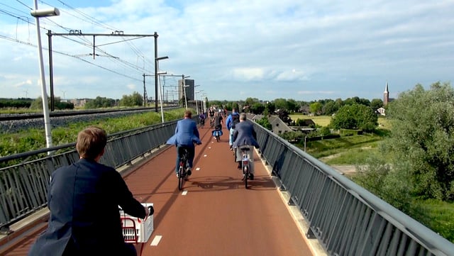Sunday Video: Biking The Arnhem-Nijmegen Cycle Superhighway