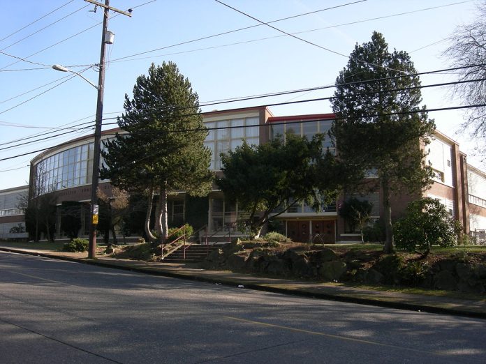 1200px-Eckstein_Middle_School_01