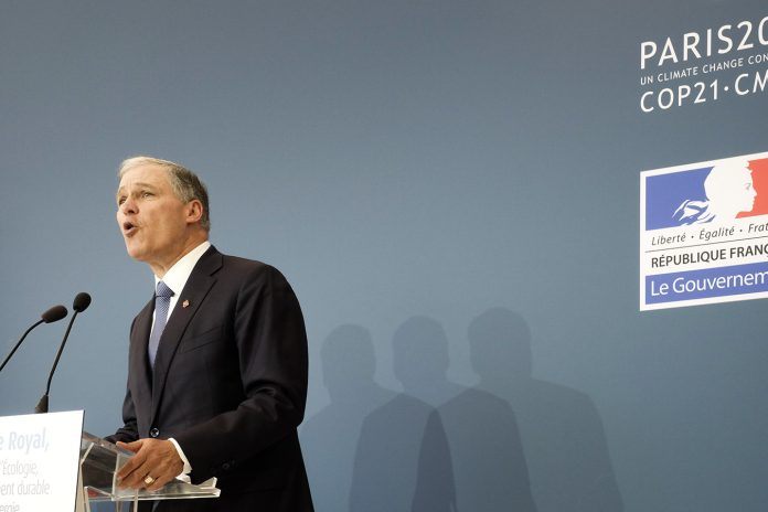 Jay_Inslee,_Gouverneur_de_Washington_sur_le_Pavillon_France_(23563078076)