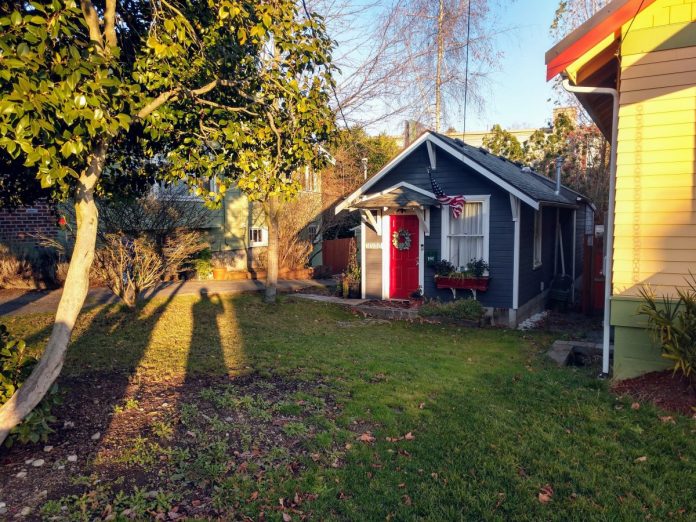 Backyard cottages like this one should be coming to Burien thanks to the City's new reform. (Photo by Doug Trumm)