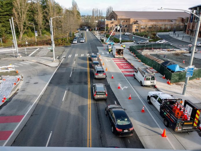 Montlake Boulevard SDOT crews working on Montlake Boulevard. (Photo by Doug Trumm)