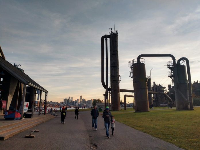 Gas Works with the skyline and Lake Union Gas Works Park in November before the COVID crisis. (Photo by author)
