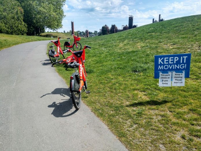 JUMP bikes at Gas Works JUMP bikes became unrentable on Friday even there still littered about such as here at Gas Works. (Photo by author)