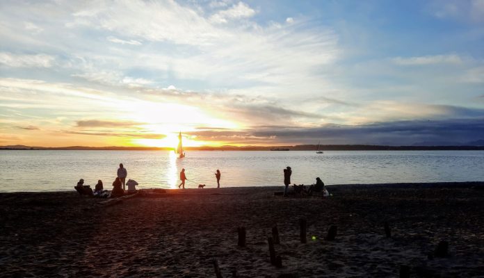 Golden-Gardens-beachgoers-in-the-Sunset-20201227
