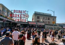 Final Push for The Urbanist’s Fall Member Drive More than a 100 market-goers near the Pike Street entrance to Pike Place Market.