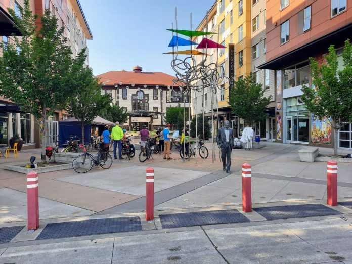 Bollards-and-bikers-at-Plaza-Roberto-Maestas-in-Beacon-Hill-20230524