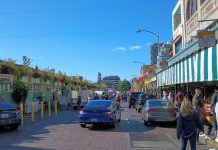 Most Vendors Don’t Oppose Pedestrianizing Pike Place Market, Survey Shows Cars parked and motoring past shops at Pike Place Market.