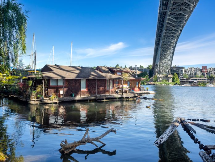 Street End 91 under Aurora Bridge